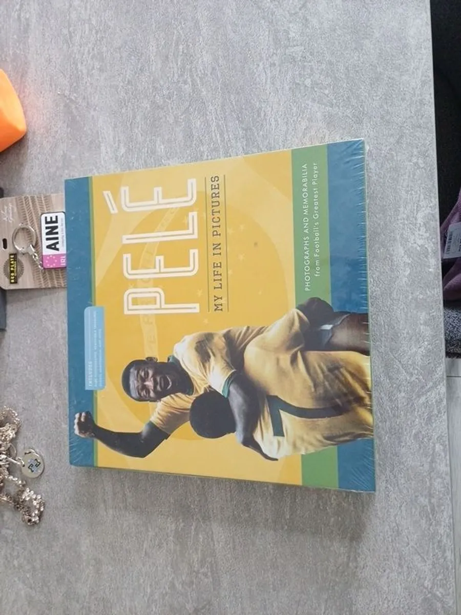 pele photos and memorablia - Image 3