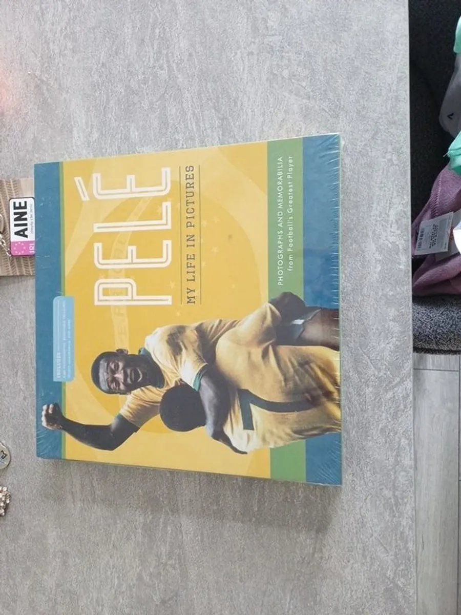 pele photos and memorablia - Image 4