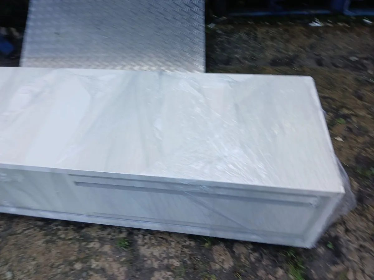 Tv stand entertainment unit complete new - Image 1