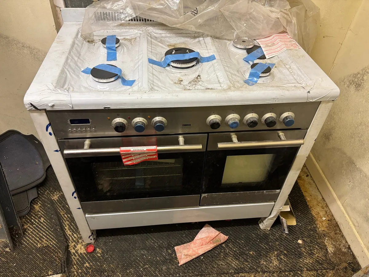 Electric/ gas oven new unused - Image 1