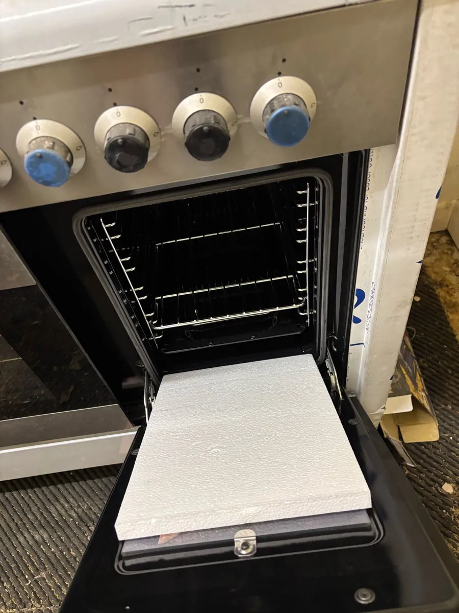 Electric/ gas oven new unused - Image 3