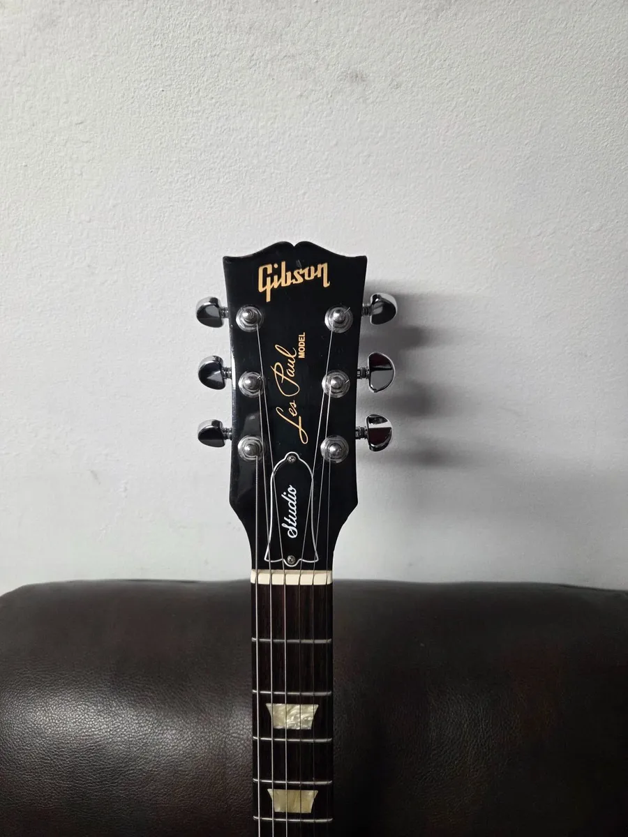 GIBSON Les Paul studio electric Guitar - Image 1