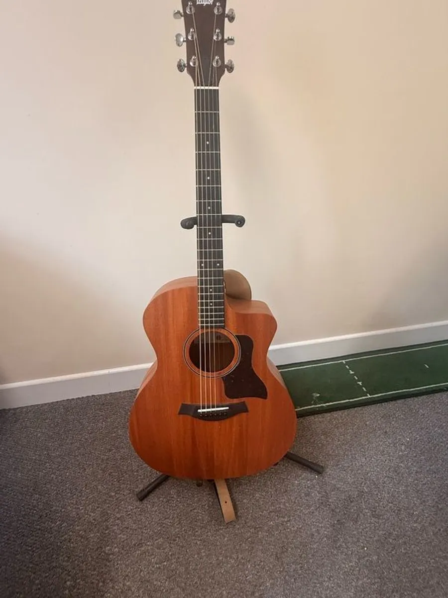 Taylor Acoustic - Image 1