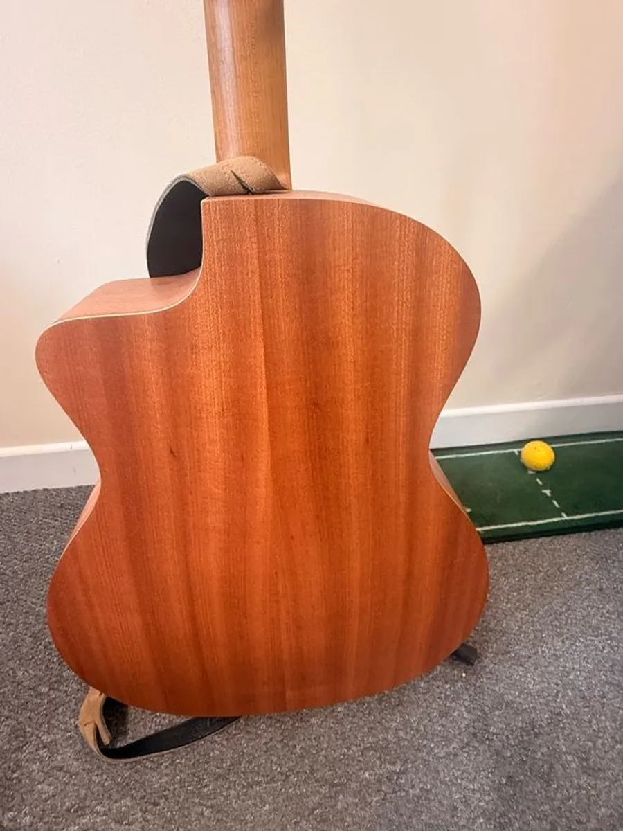 Taylor Acoustic - Image 4