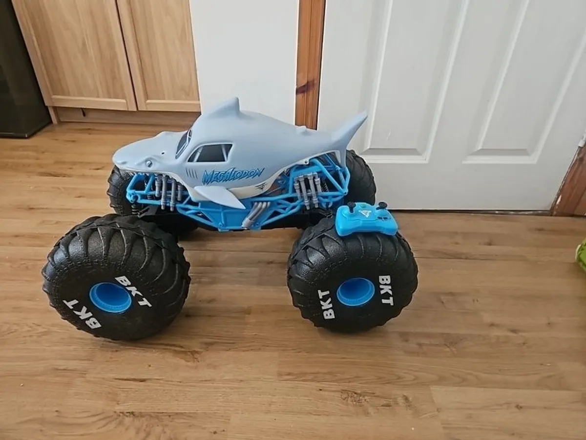 megalodon remote control car - Image 1