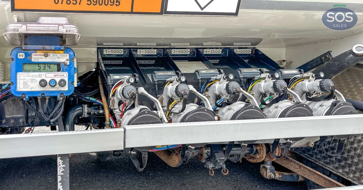 2019 DAF CF 370 FAN Rigid Tanker - Image 2