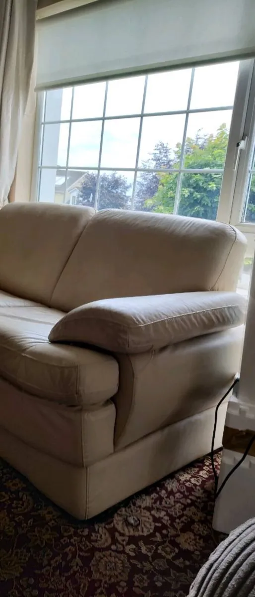 2 seater leather sofa - Image 4