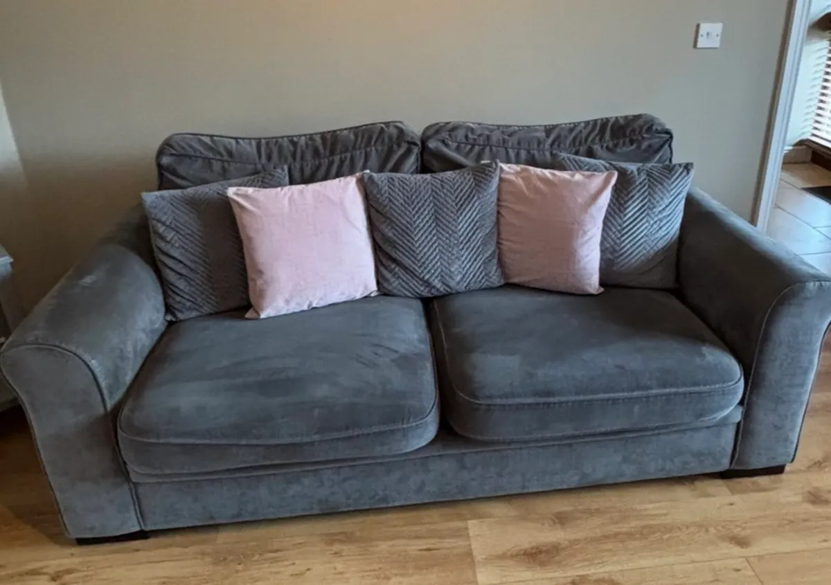 Couches - Image 2