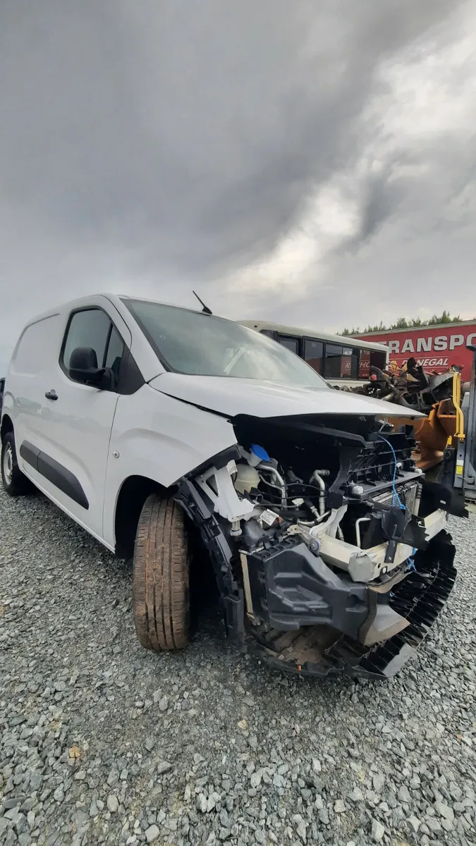 2024 Peugeot Partner For Dismantling - Image 2