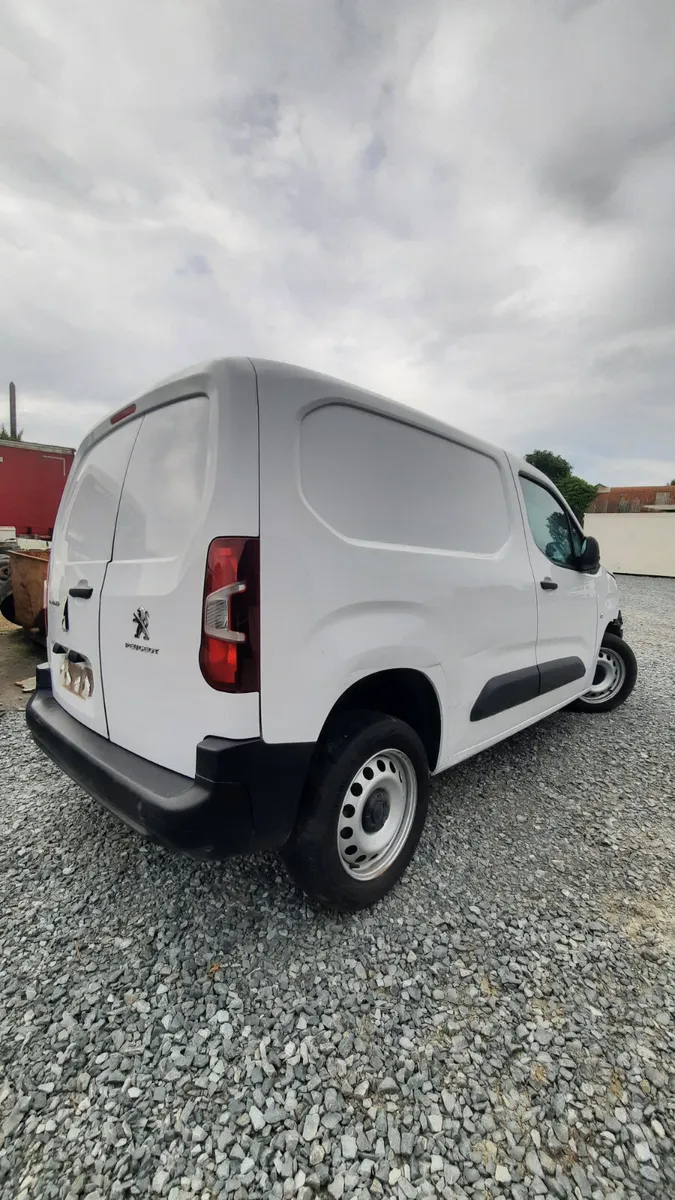 2024 Peugeot Partner For Dismantling - Image 1