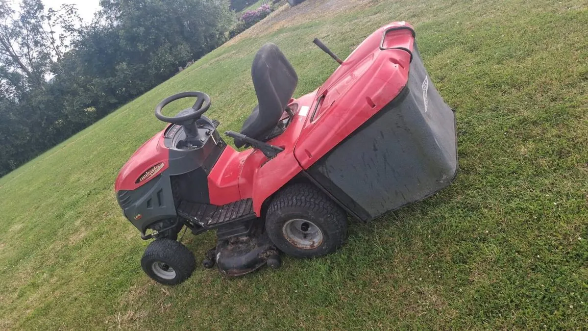 Castlegarden ride on lawnmower - Image 1
