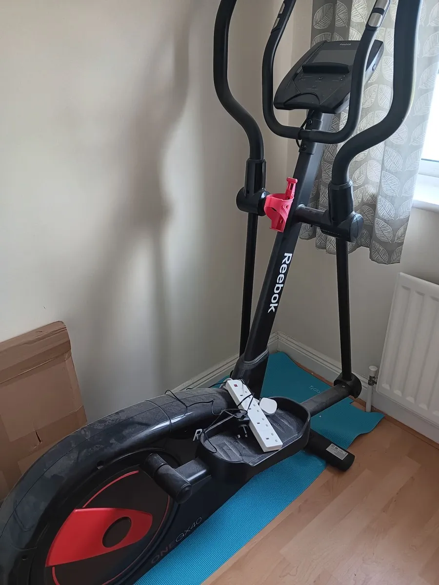 Gx40 reebok cross trainer - Image 1
