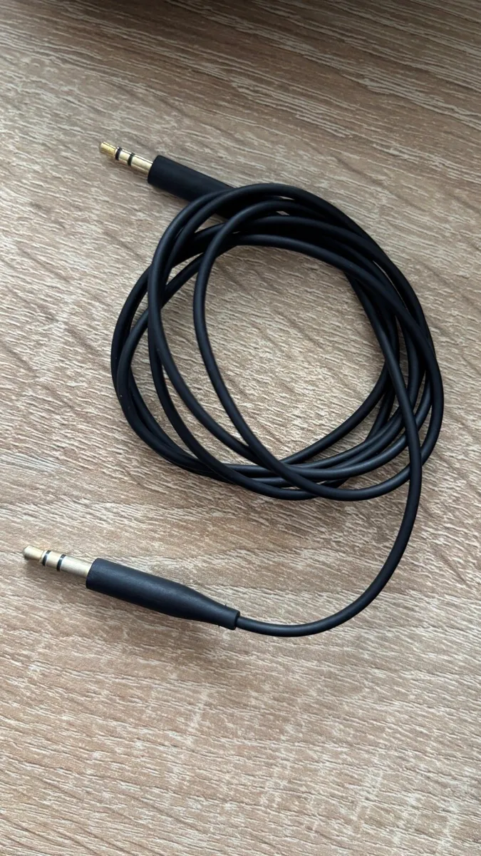 Bose QuietComfort 35 Headphones - Image 2