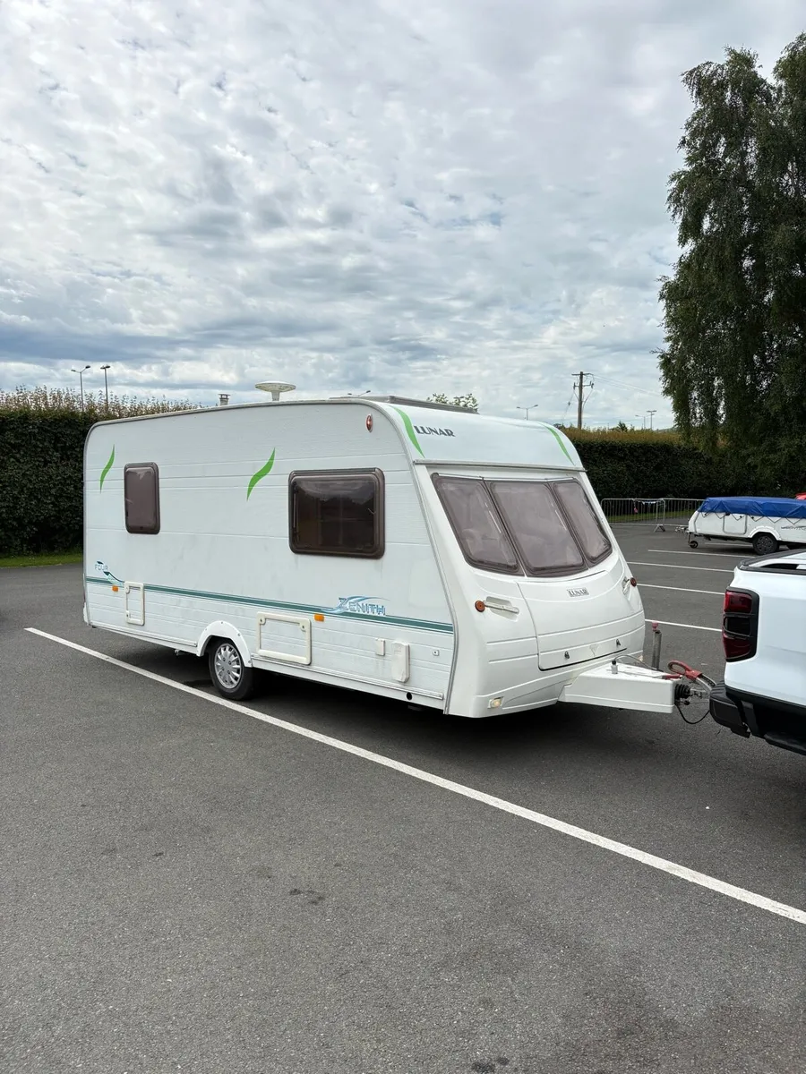 Lunar Zenith 4 Berth Lightweight Caravan - Image 2