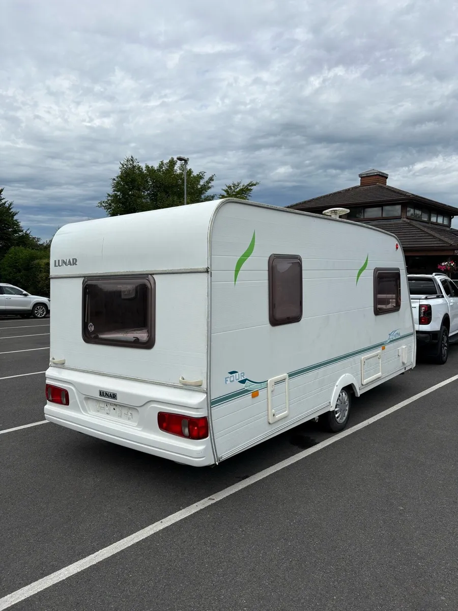 Lunar Zenith 4 Berth Lightweight Caravan - Image 4