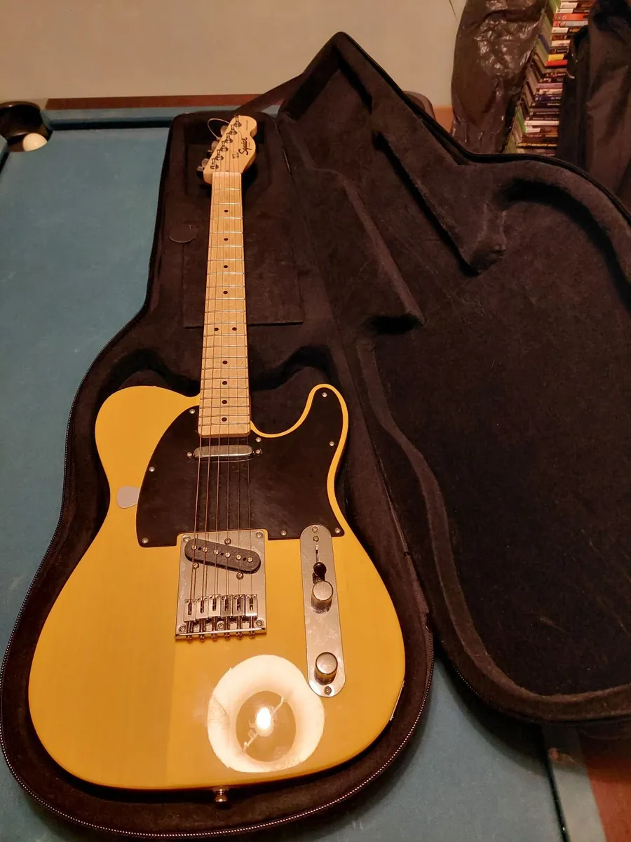Squier Telecaster with case and overdrive pedal - Image 3