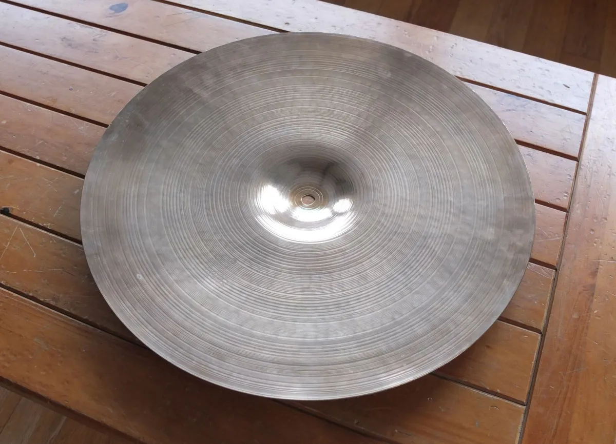 Paiste 2002 Black Label 18inch Med Crash Cymbal. - Image 2