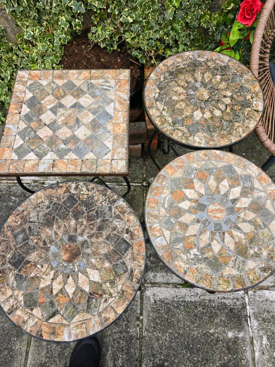 4 small garden tables - Image 1