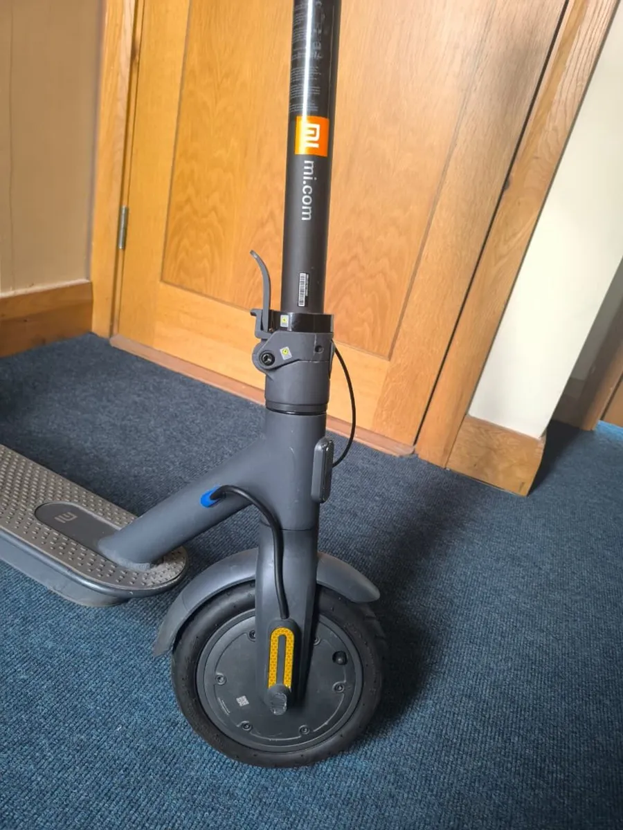 🔥 Xiaomi Mi 3 Scooter in EXCELLENT condition! - Image 4