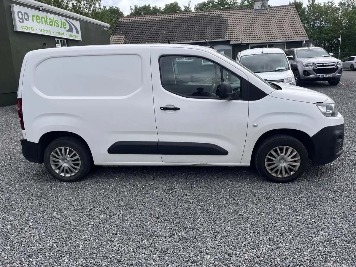 Citroen Berlingo 2021 - Image 2