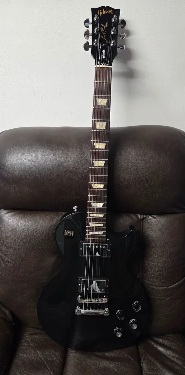GIBSON Les Paul studio electric Guitar - Image 2