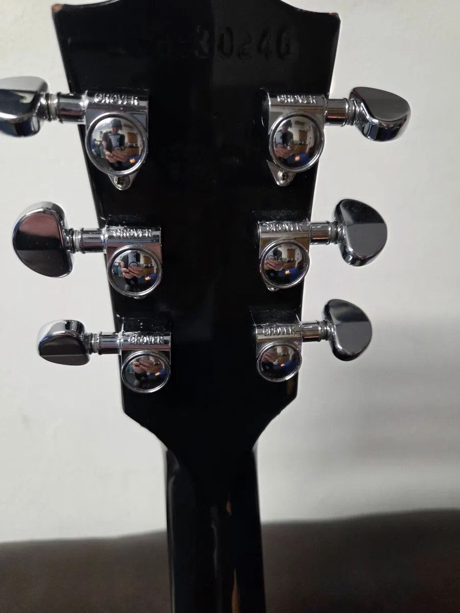 GIBSON Les Paul studio electric Guitar - Image 3