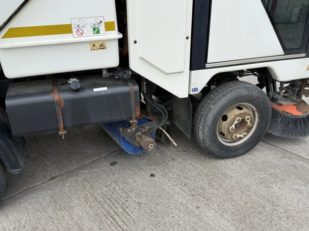2013 AG SCARAB MINO ROAD SWEEPER - Image 3