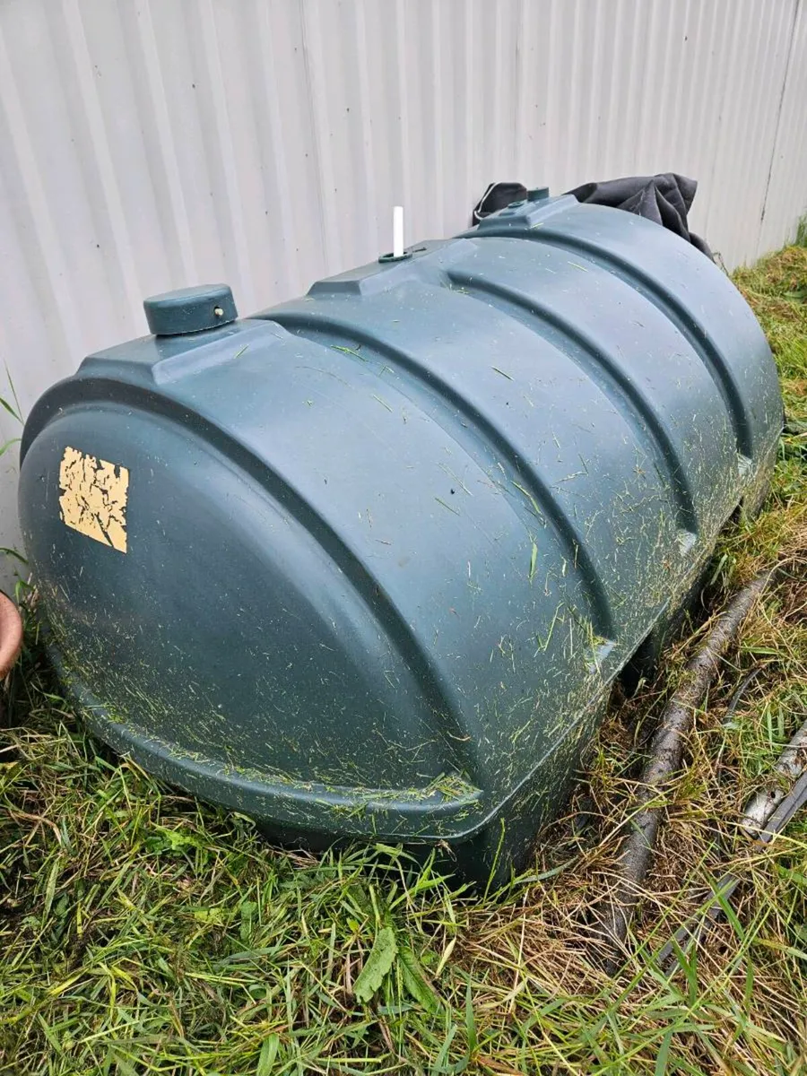 Oil tank