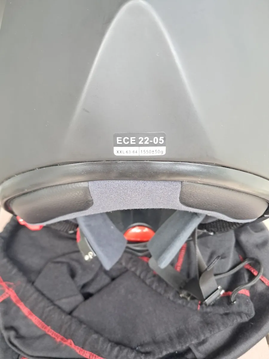 Givi topbox + Helmet - Image 2