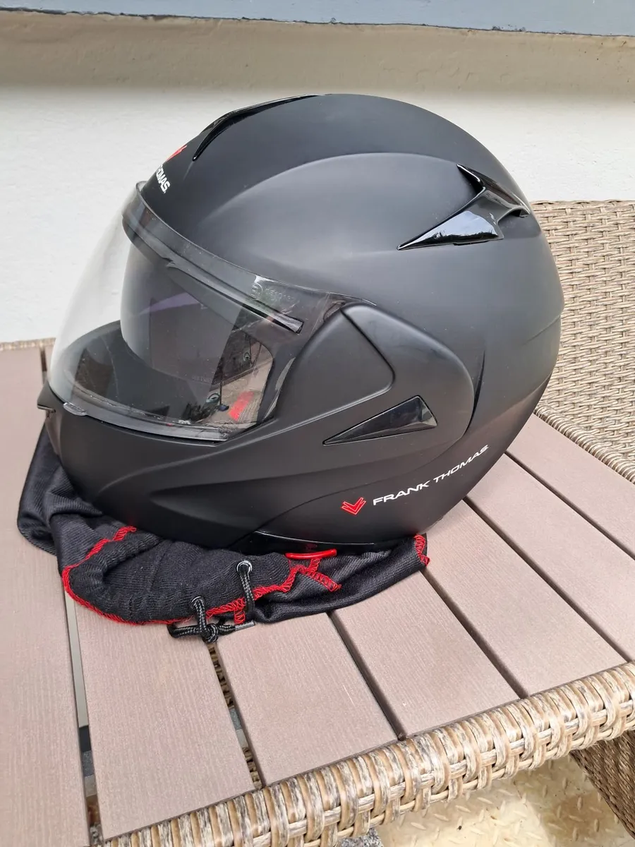 Givi topbox + Helmet - Image 4