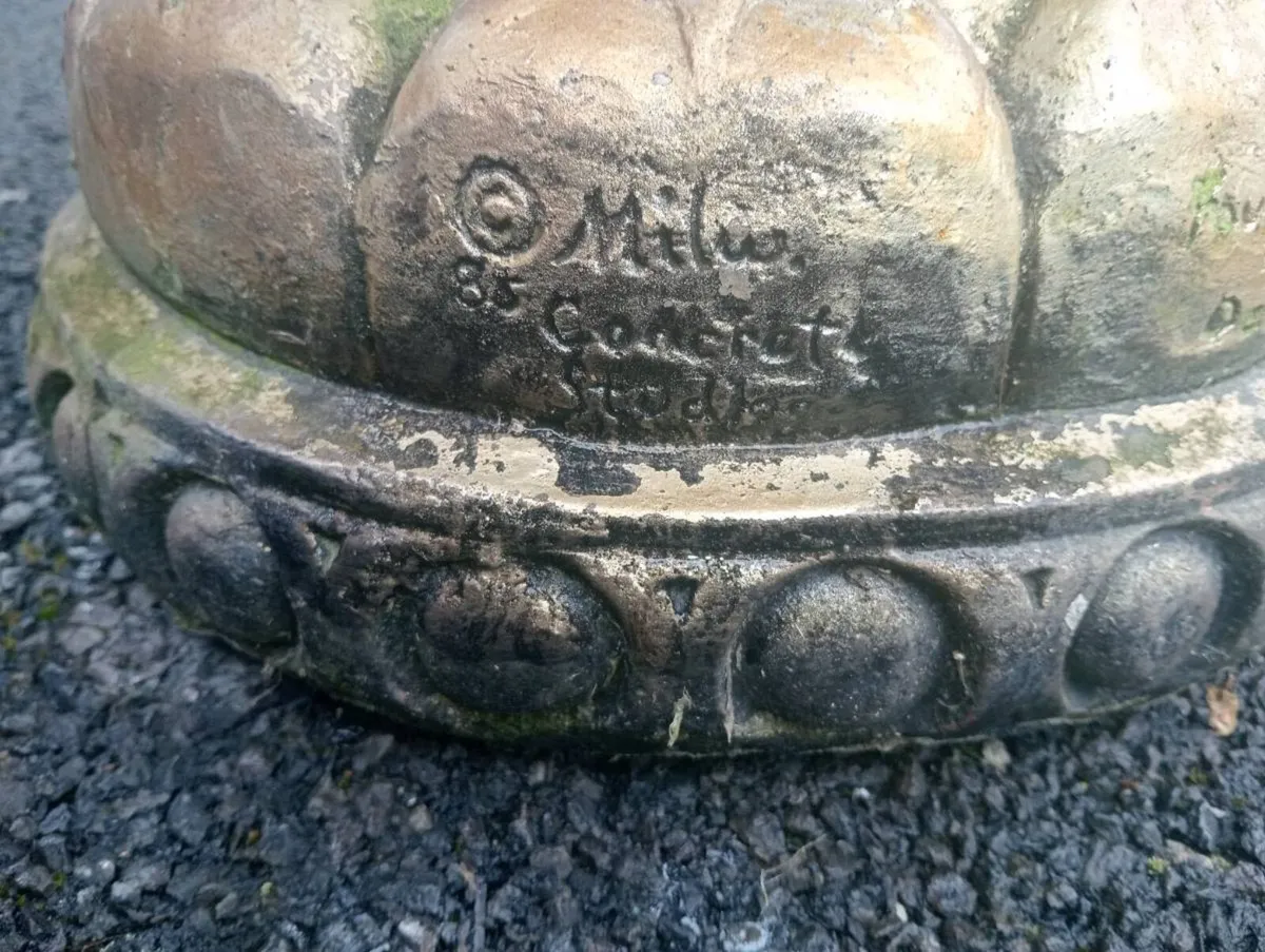 Milo concrete studio garden water fountain - Image 2