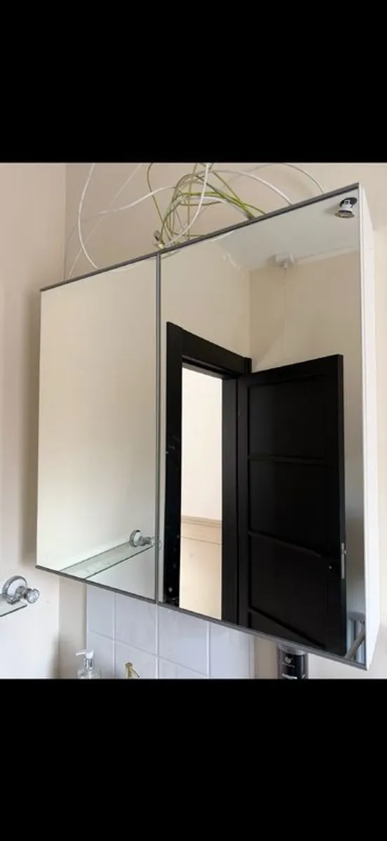 bathroom - Image 1