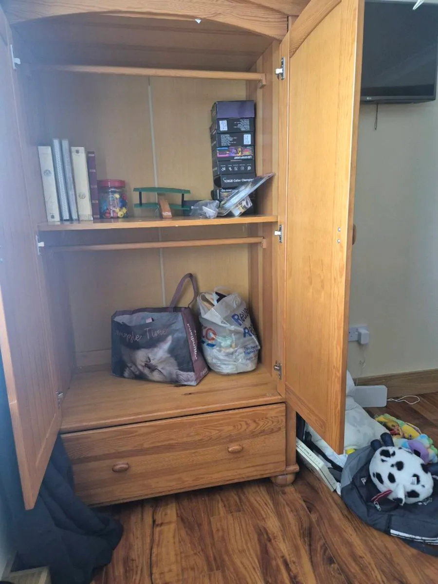 Double wardrobe - Image 1