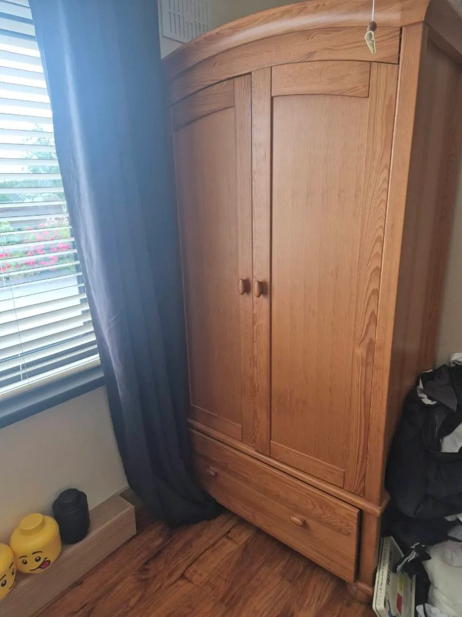 Double wardrobe - Image 3