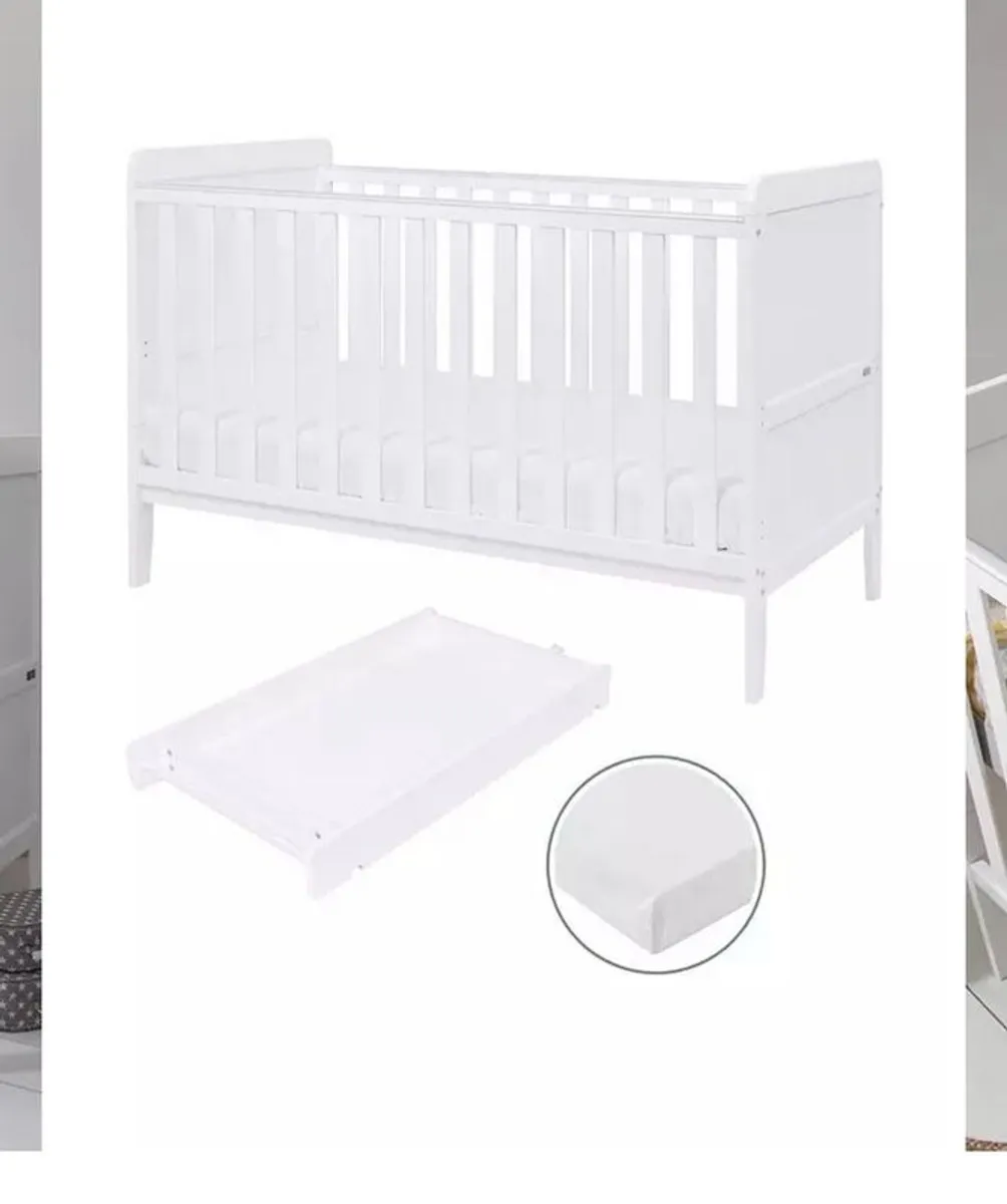 White baby cot - Image 1