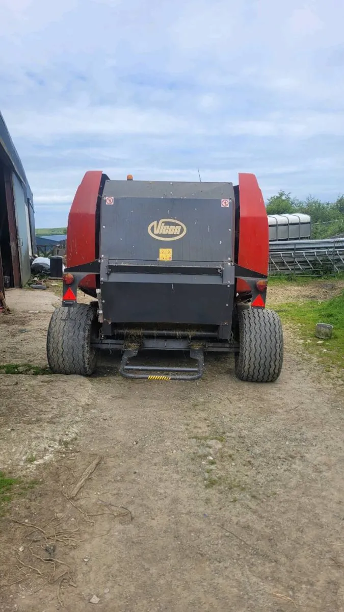 Vicon RF3325 round baler - Image 4