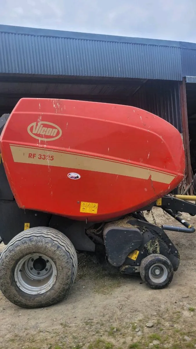 Vicon RF3325 round baler - Image 1