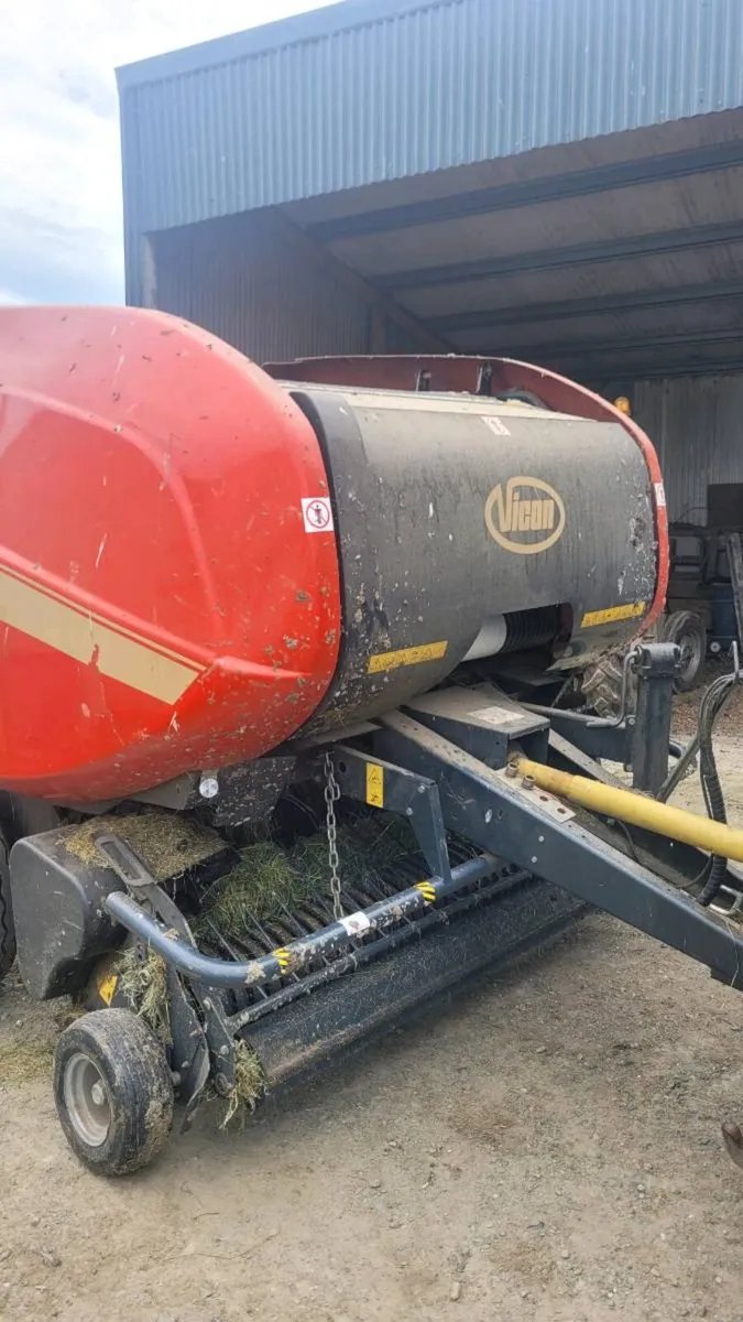 Vicon RF3325 round baler - Image 2
