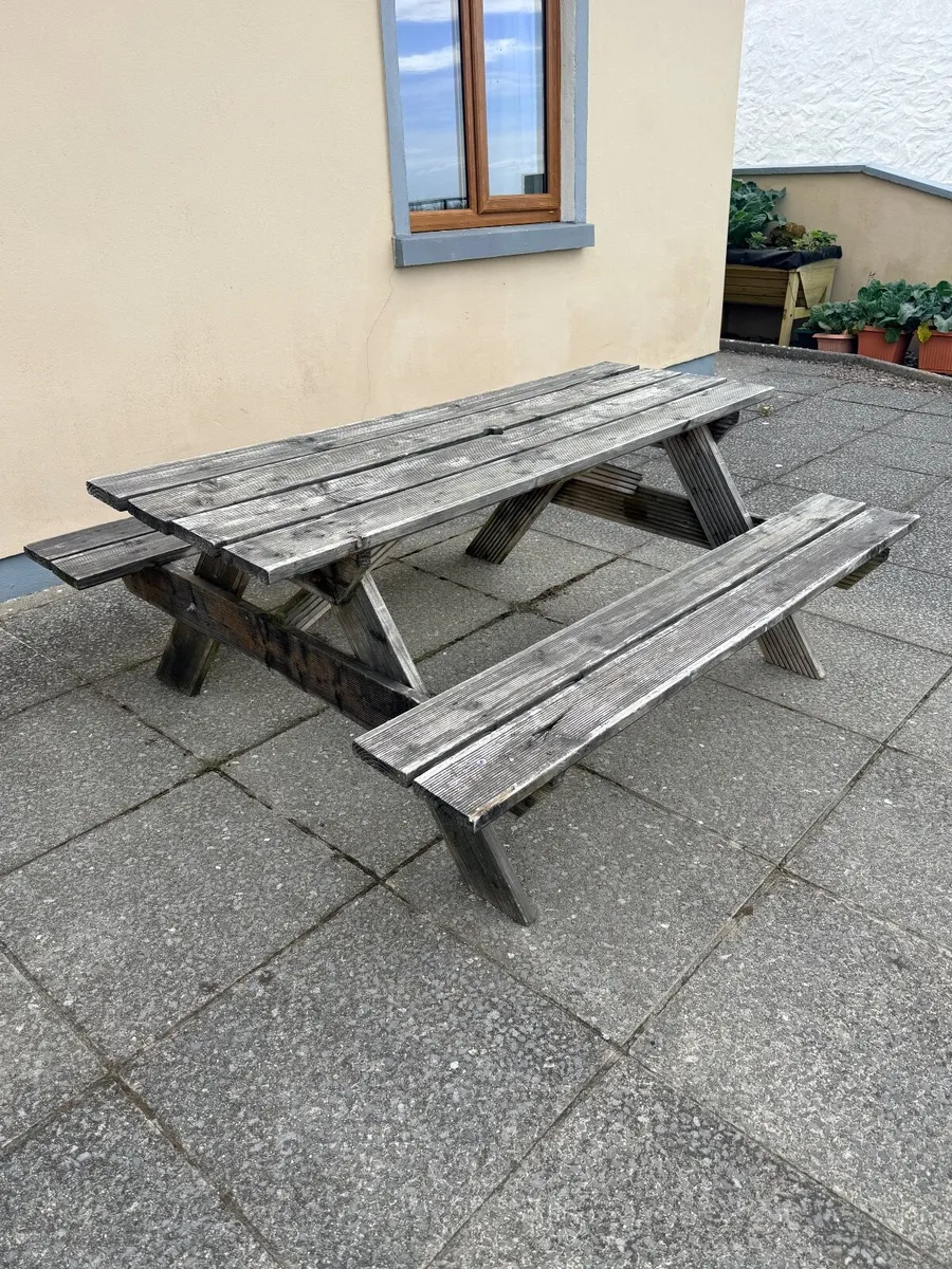 FREE picnic table - NO LONGER AVAILABLE