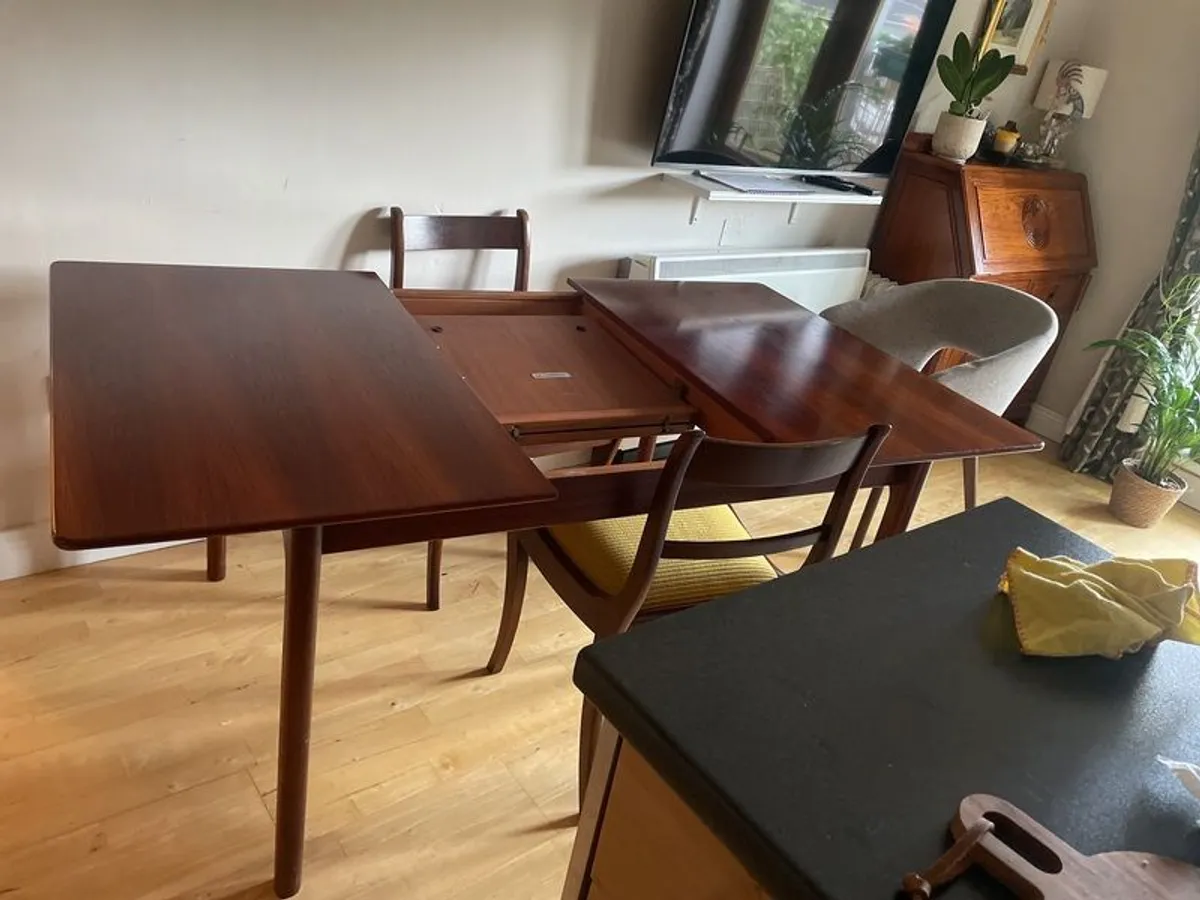 Small mid-century dining table by McIntosh - extendable - Image 3
