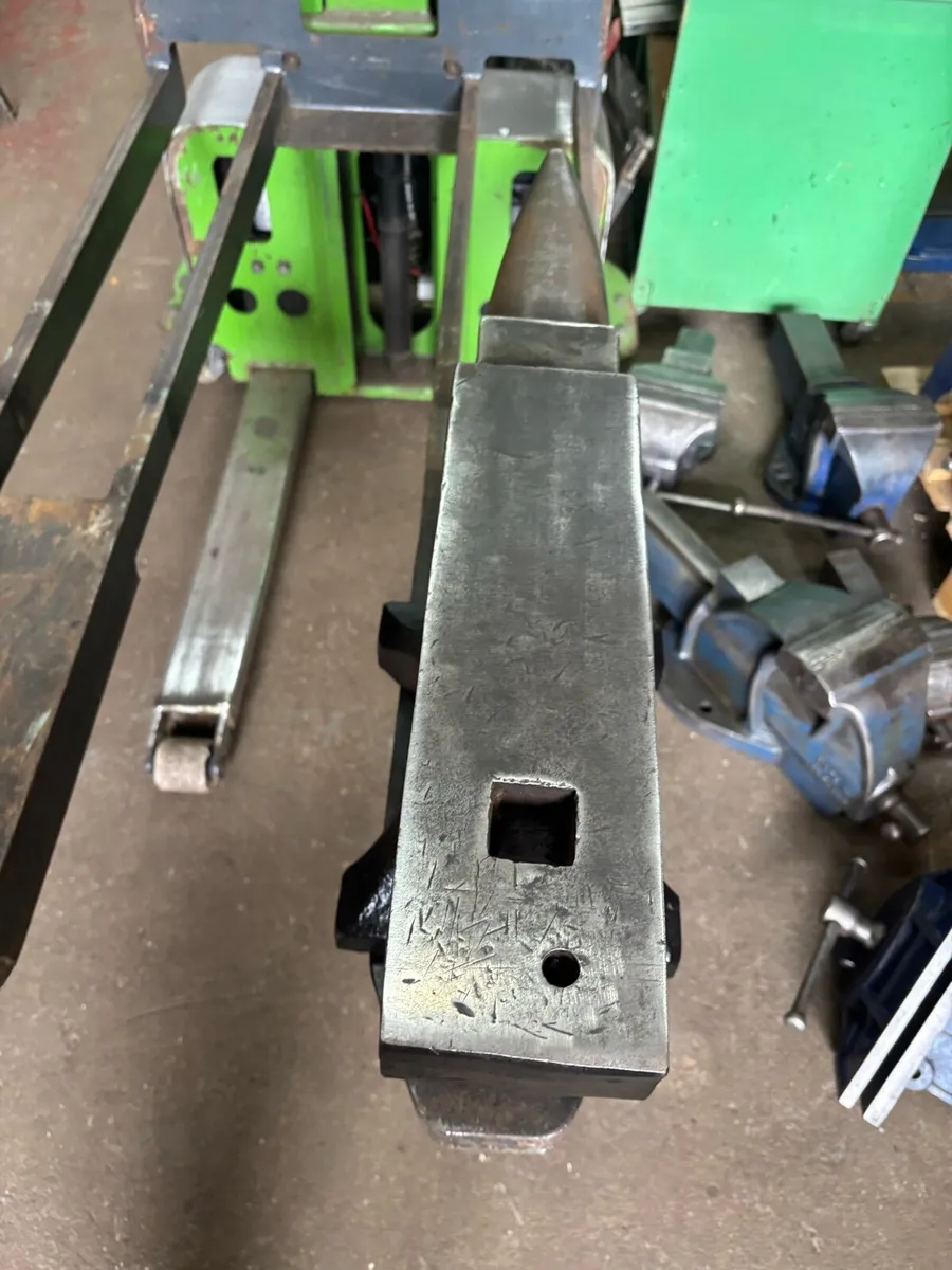 51 kg. J B ORIGINAL anvil cast steel. Perfect - Image 3