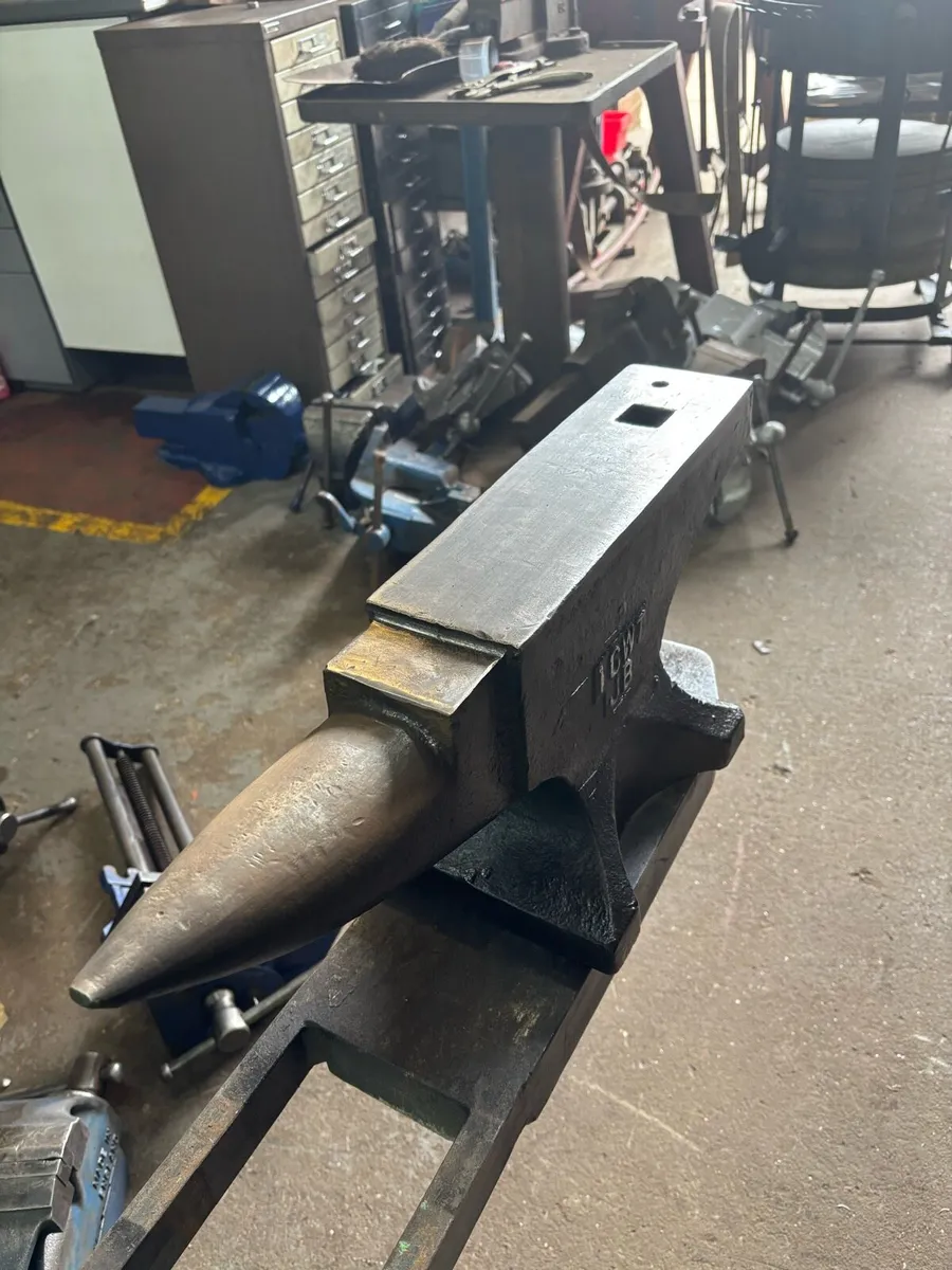 51 kg. J B ORIGINAL anvil cast steel. Perfect - Image 1