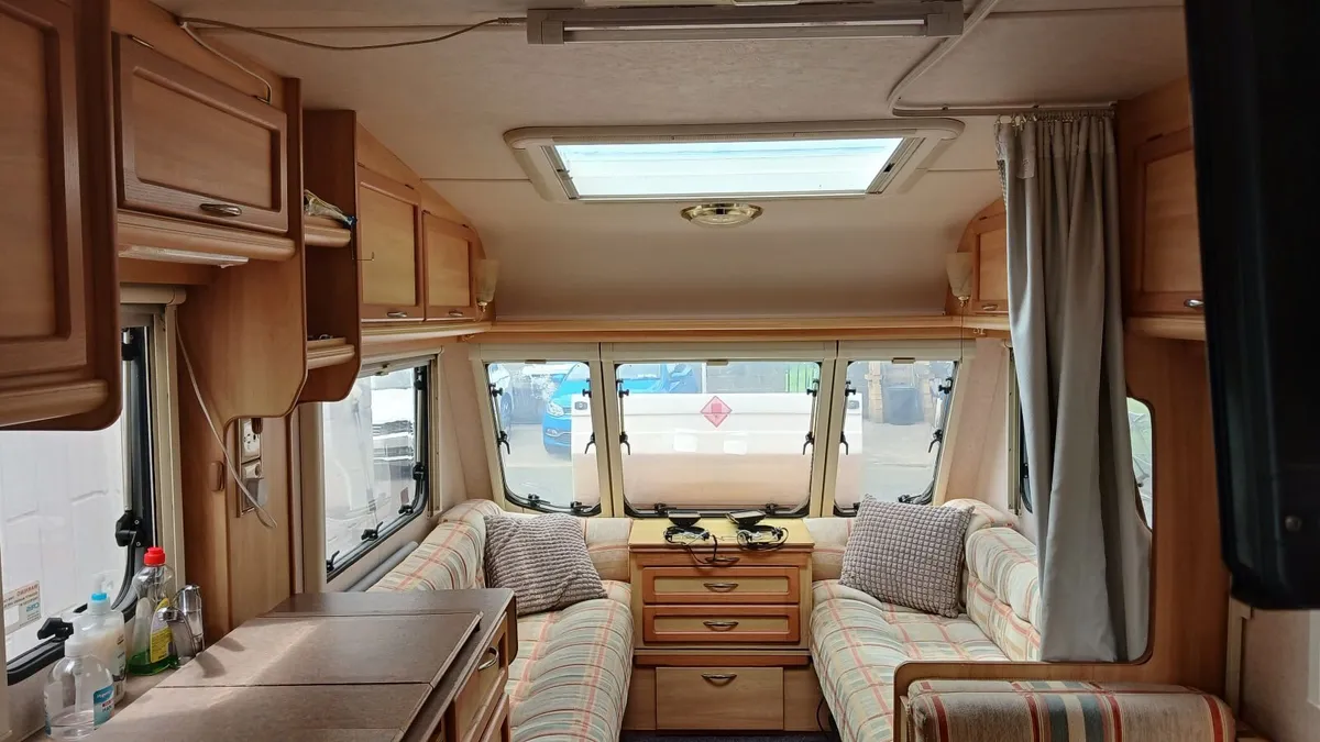 4 Birth carava with awning - Image 3