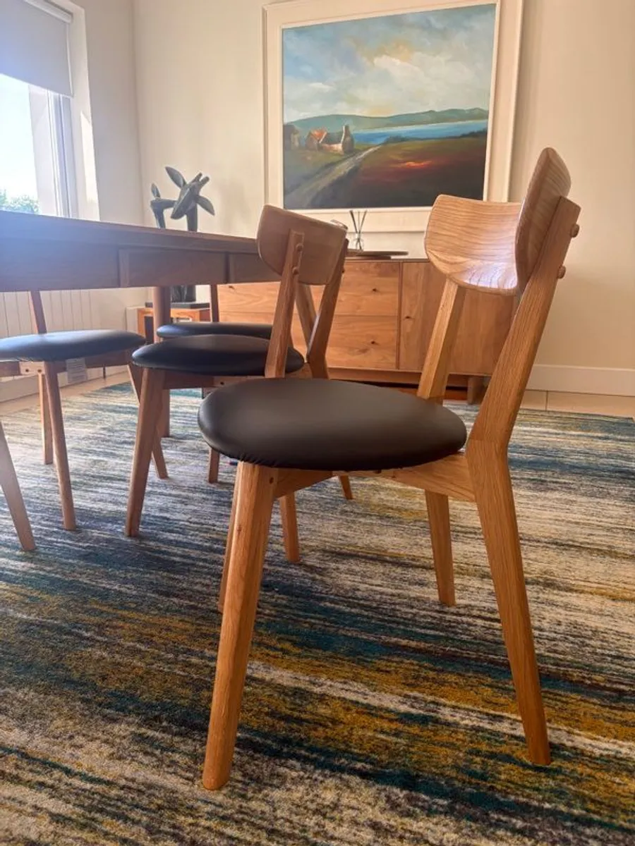 EZ living RHO extending dining table in oak with matching chairs - Image 2