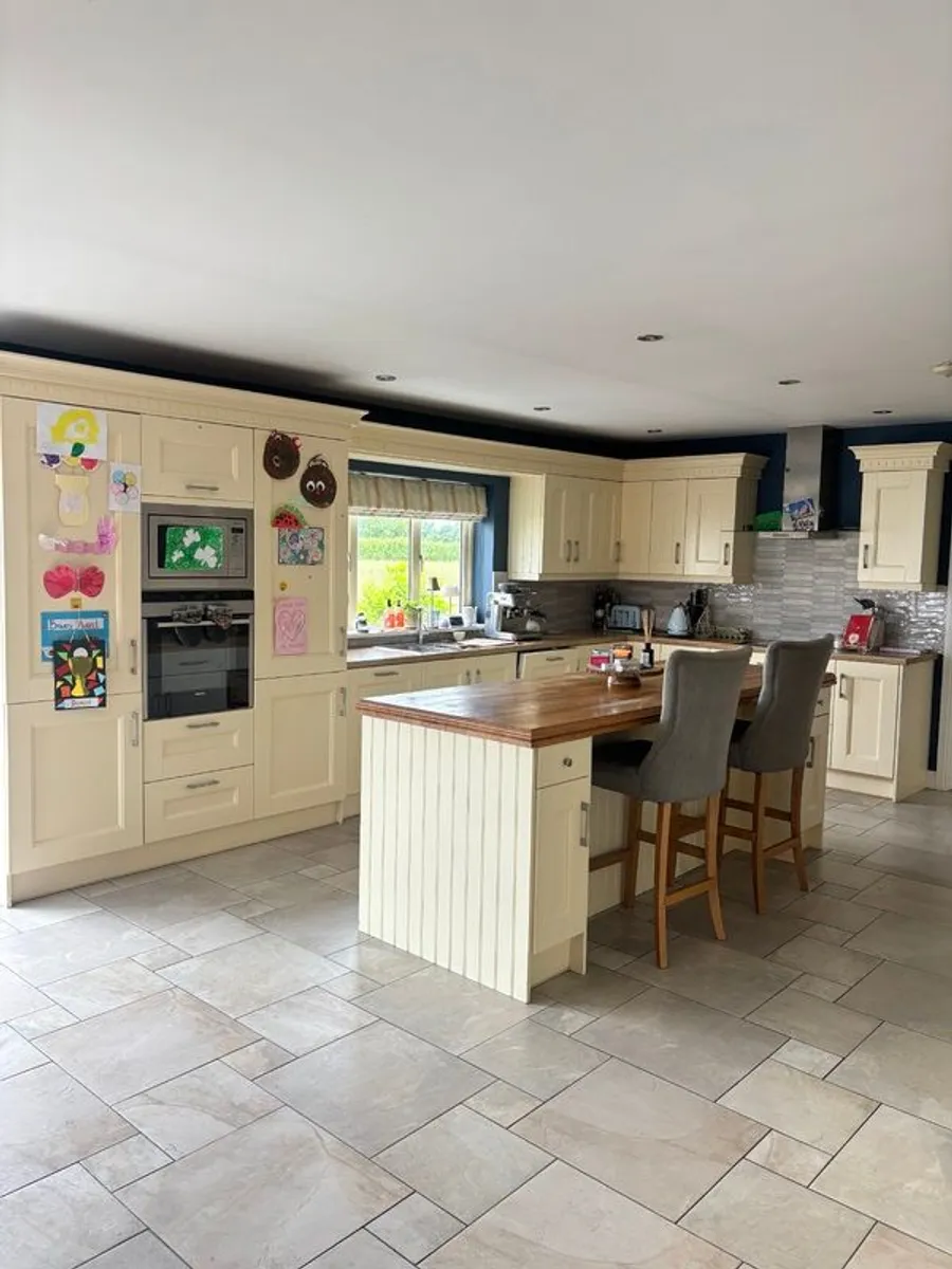 Full kitchen for sale - Image 1