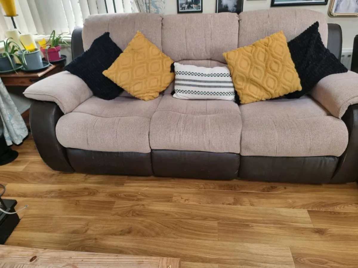 2, three seater recliners - Image 1
