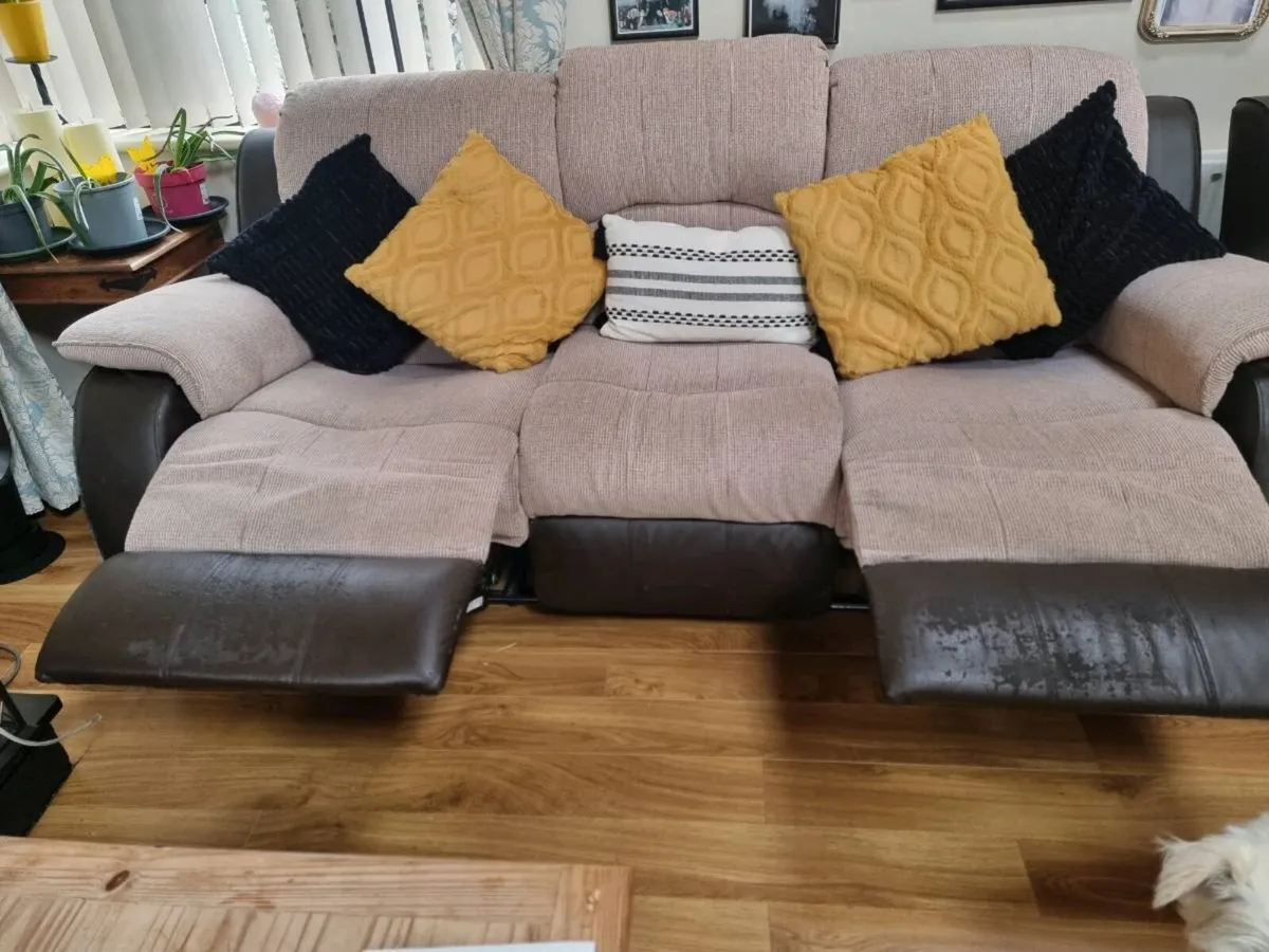 2, three seater recliners - Image 2