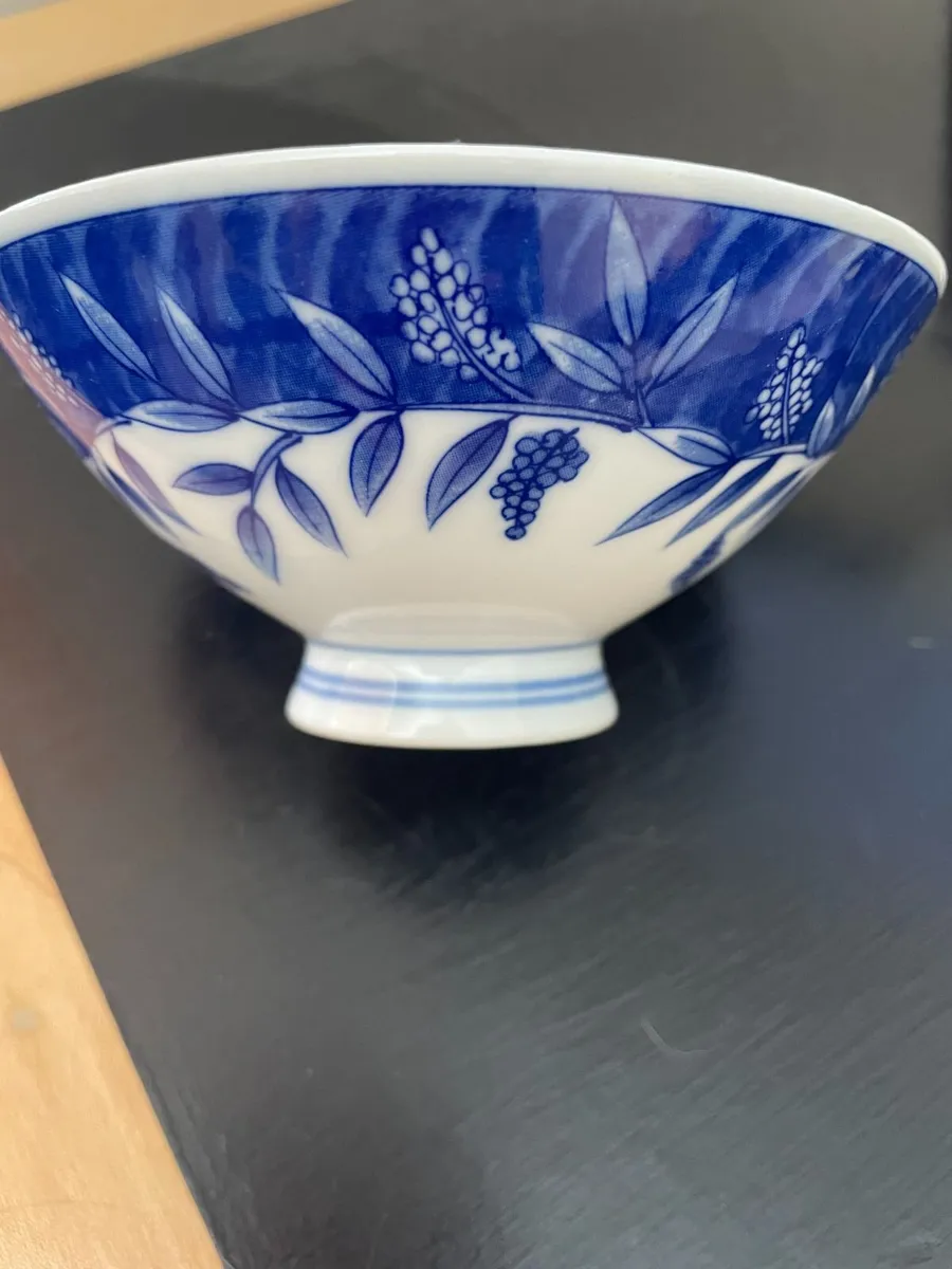Vintage Imari porcelain blue and white bowl - Image 2