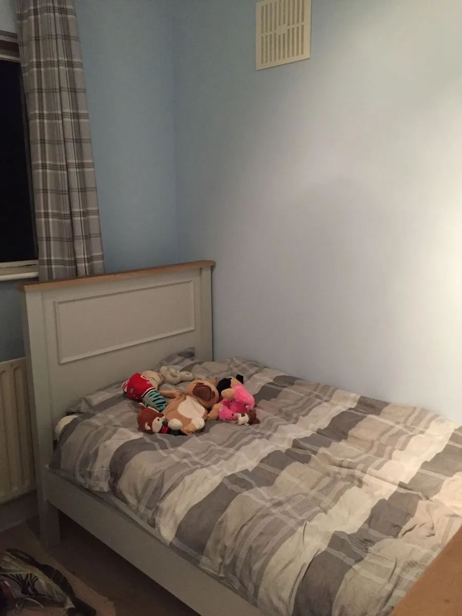 bedroom furniture - Image 1