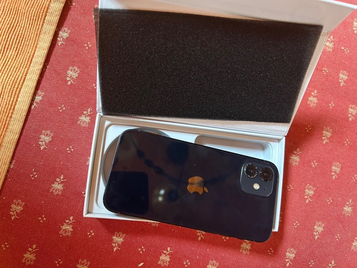 Iphone 12 - Image 2